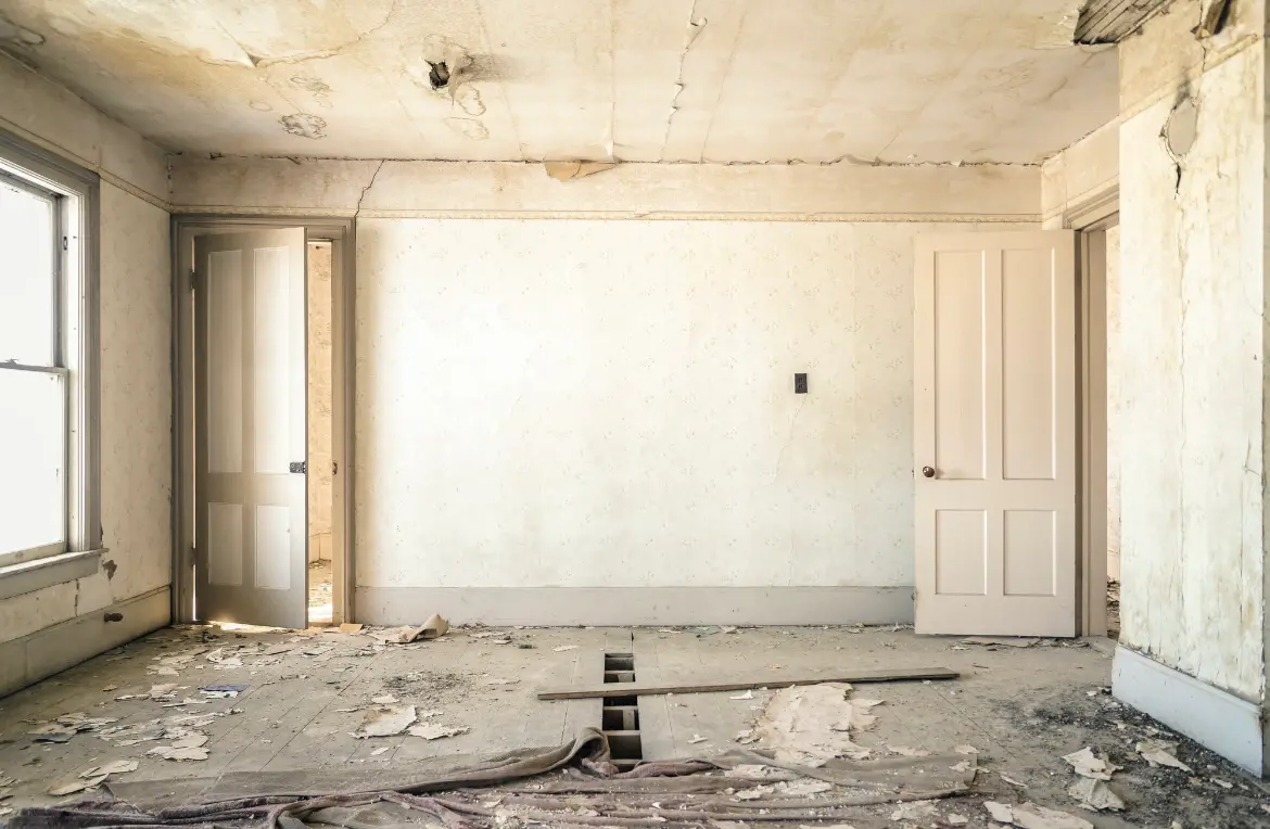 Waste disposal crew managing a cleanout project in Bensville